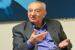اکبر اعتماد درگذشت