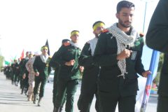 مردم فراهان به استقبال یاران خمینی آمدند