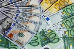 اتحادیه اروپا بدنبال بهره‌برداری از ضعف دلار