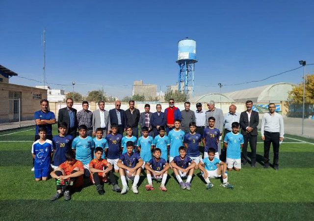 افتتاح زمین چمن مصنوعی شهدای ۱۵ خرداد؛ گامی به‌سوی نشاط و ورزش در فرمهین