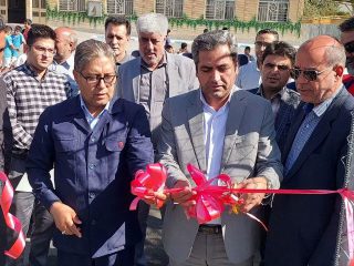 زمین چمن مصنوعی مدرسه شهدای ۱۵ خرداد فرمهین افتتاح شد