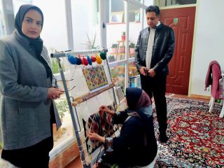 هم‌افزایی برای جهش صنایع‌دستی فراهان | بنیاد علوی پای کار هنرمندان آمد