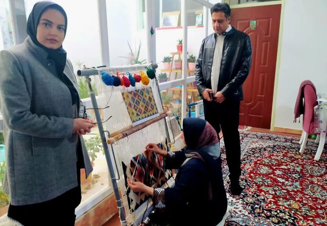 هم‌افزایی برای جهش صنایع‌دستی فراهان | بنیاد علوی پای کار هنرمندان آمد